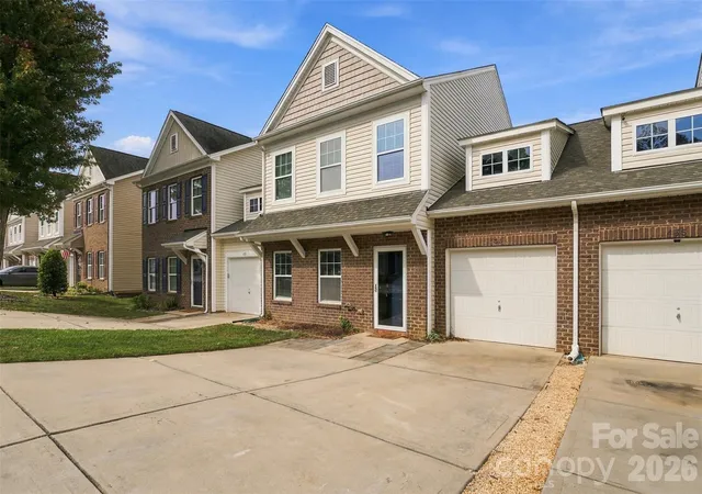 Photo 3 of Townhouse for sale at 433 Battery Cir, Clover, SC 29710 | MLS# 4432484 | Listing updated on 2026-10-15