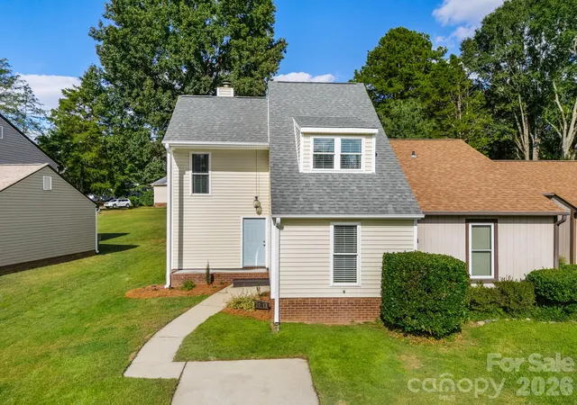 Single family home for sale at 11413 Kingfisher Dr, Charlotte, NC 28226 | MLS# 4432492