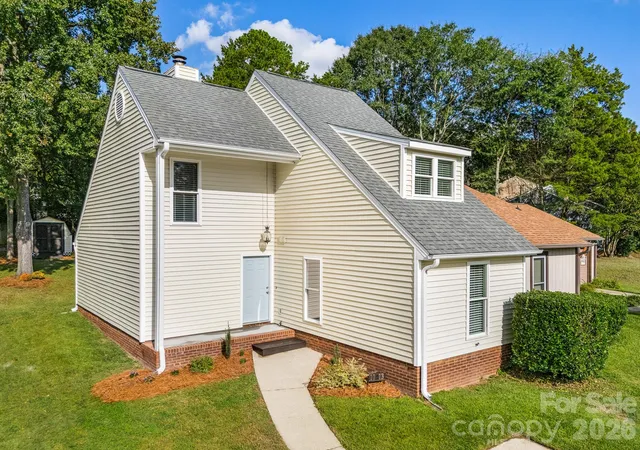Photo 1 of Single family home for sale at 11413 Kingfisher Dr, Charlotte, NC 28226 | MLS# 4432492 | Listing updated on 2026-10-10