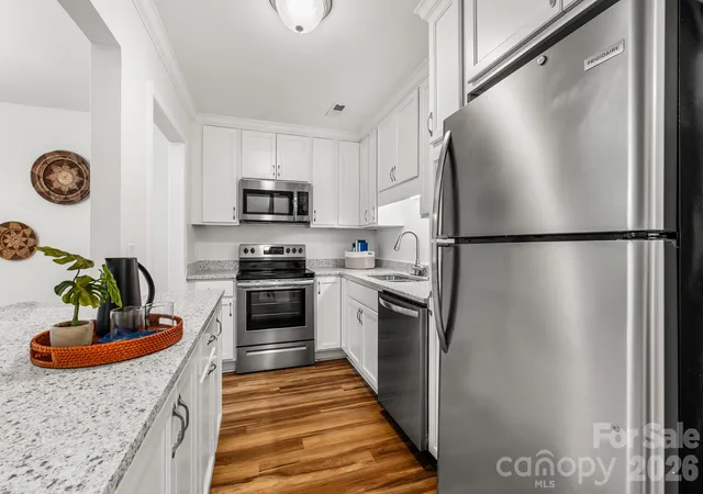 Photo 2 of Single family home for sale at 11413 Kingfisher Dr, Charlotte, NC 28226 | MLS# 4432492 | Listing updated on 2026-10-10
