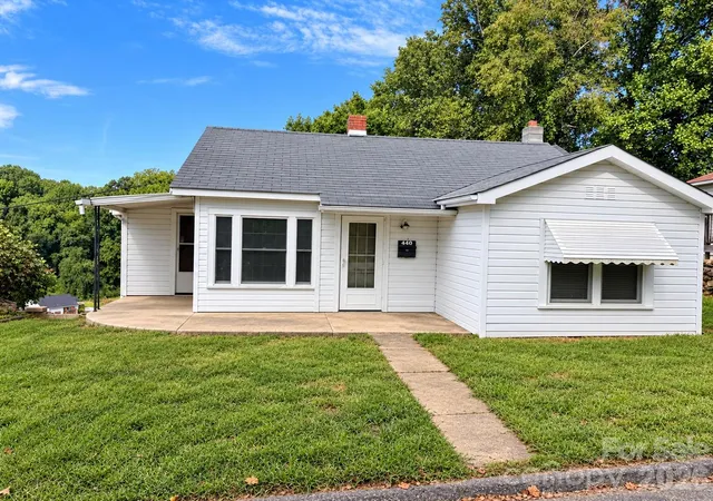 Photo 1 of Single family home for sale at 440 Hillcrest Dr, Marion, NC 28752 | MLS# 4432502 | Listing updated on 2026-10-08