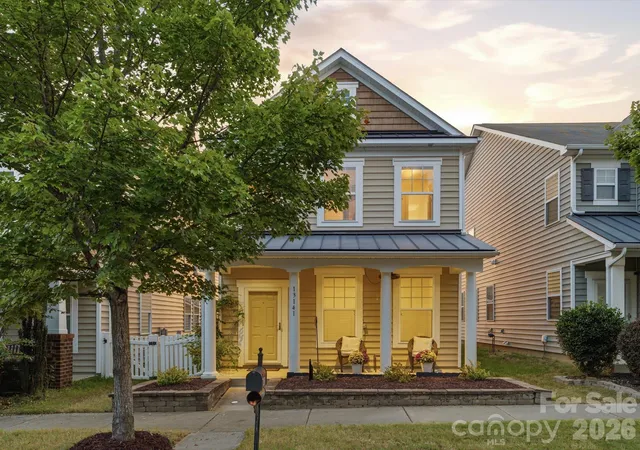 Photo 2 of Single family home for sale at 13141 Heath Grv Dr, Huntersville, NC 28078 | MLS# 4432517 | Listing updated on 2026-10-09