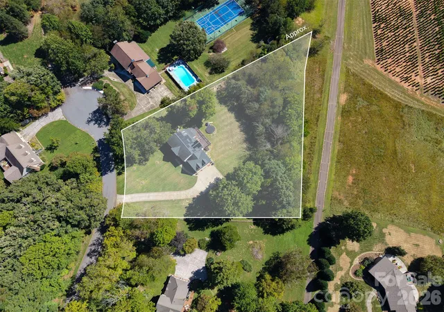 Photo 3 of Single family home for sale at 316 La Foret Dr, Morganton, NC 28655 | MLS# 4432541 | Listing updated on 2026-10-09