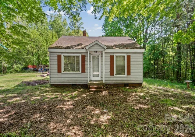 Photo 1 of Single family home for sale at 515 E Torbush Dr, Salisbury, NC 28144 | MLS# 4432542 | Listing updated on 2026-10-09