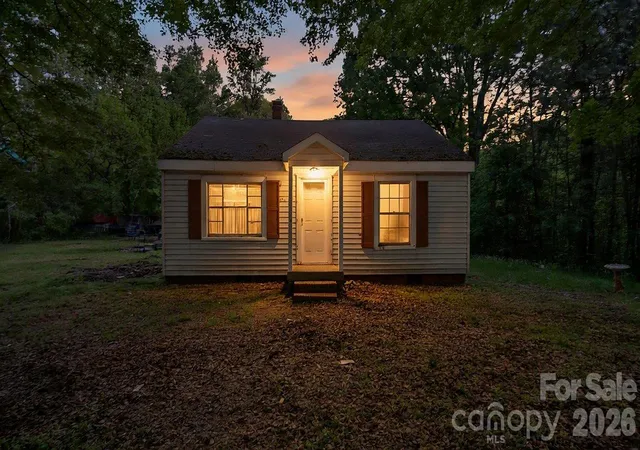 Photo 2 of Single family home for sale at 515 E Torbush Dr, Salisbury, NC 28144 | MLS# 4432542 | Listing updated on 2026-10-09