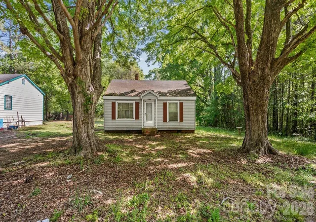 Photo 3 of Single family home for sale at 515 E Torbush Dr, Salisbury, NC 28144 | MLS# 4432542 | Listing updated on 2026-10-09