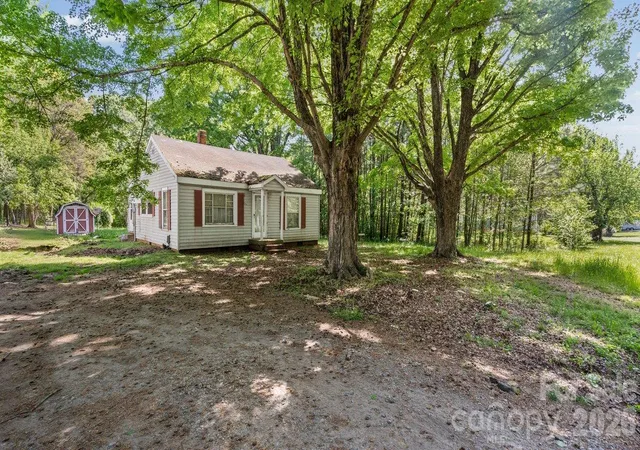 Photo 3 of Single family home for sale at 515 E Torbush Dr, Salisbury, NC 28144 | MLS# 4432542 | Listing updated on 2026-10-09