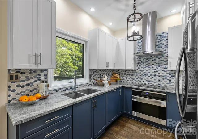 Photo 3 of Townhouse for sale at 322 W 10th Street, Charlotte, NC 28202 | MLS# 4432543 | Listing updated on 2026-10-10