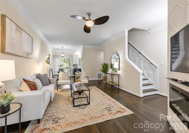 Photo 4 of Townhouse for sale at 322 W 10th Street, Charlotte, NC 28202 | MLS# 4432543 | Listing updated on 2026-10-10