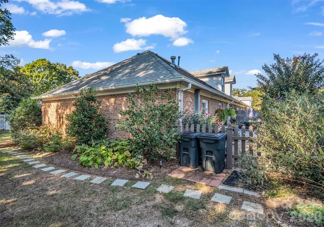 Listing Photo 4 - Condo for sale in building located at 1834 Robinwood Rd, Gastonia, NC 28054 - Unit #B