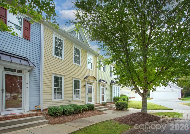 Photo 2 of Townhouse for sale at 1023 White Point Dr, Huntersville, NC 28078 | MLS# 4432564 | Listing updated on 2026-10-09