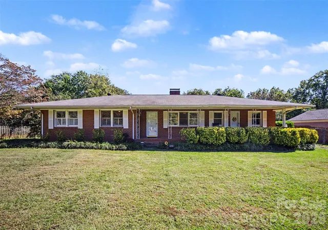 Photo 2 of Single family home for sale at 1620 Forest Lake Dr, Rock Hill, SC 29732 | MLS# 4432565 | Listing updated on 2026-10-27