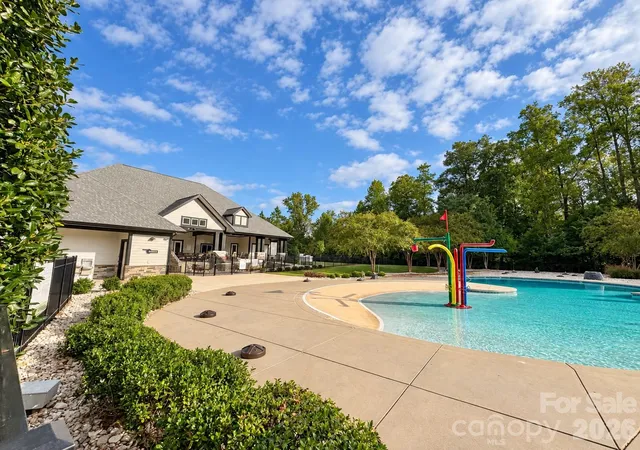 Photo 4 of Townhouse for sale at 8149 Merryvale Ln, Charlotte, NC 28214 | MLS# 4432571 | Listing updated on 2026-10-09