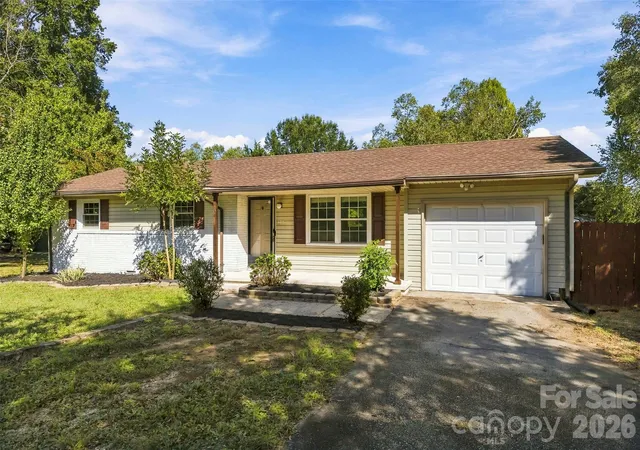 Photo 1 of Single family home for sale at 125 Longfield Dr, Mooresville, NC 28115 | MLS# 4432575 | Listing updated on 2026-10-09