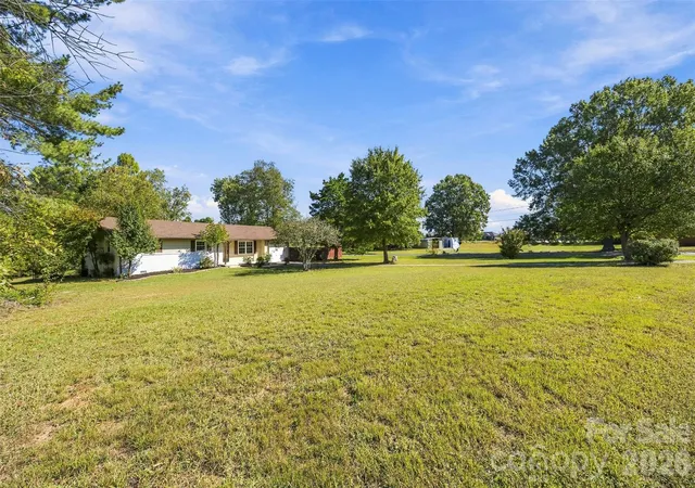 Photo 3 of Single family home for sale at 125 Longfield Dr, Mooresville, NC 28115 | MLS# 4432575 | Listing updated on 2026-10-10