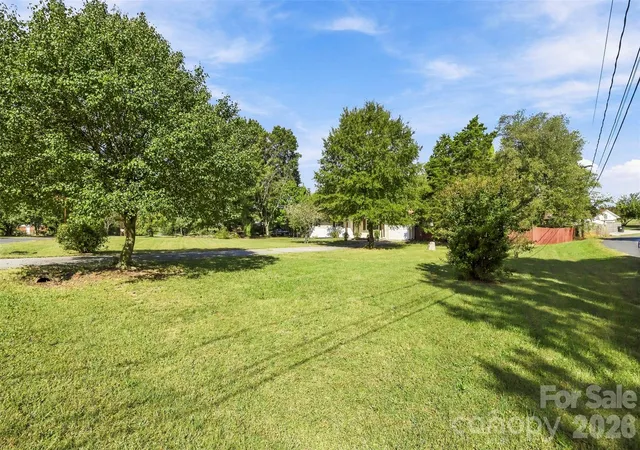 Photo 4 of Single family home for sale at 125 Longfield Dr, Mooresville, NC 28115 | MLS# 4432575 | Listing updated on 2026-10-10