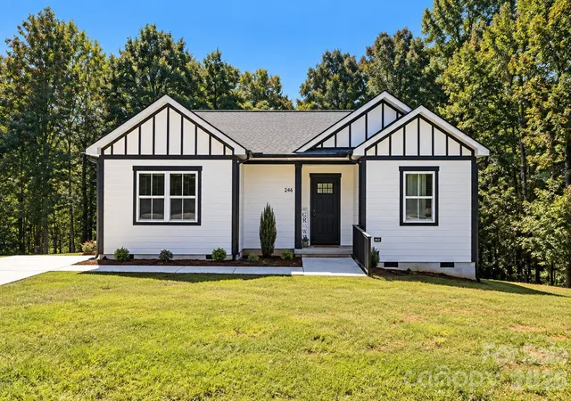 Photo 1 of Single family home for sale at 1346 39th Street Cir Sw, Hickory, NC 28602 | MLS# 4432578 | Listing updated on 2026-10-11