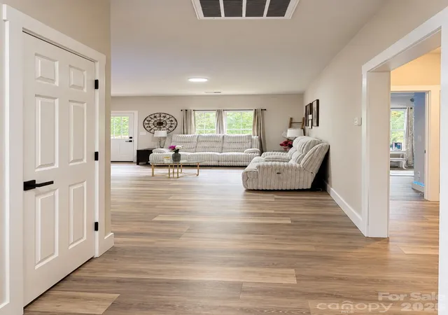 Photo 4 of Single family home for sale at 1346 39th Street Cir SW, Hickory, NC 28602 | MLS# 4432578 | Listing updated on 2026-10-11