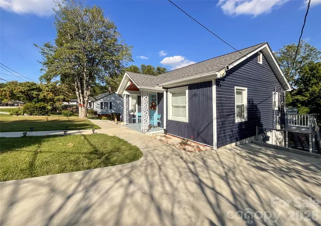 Photo 3 of Single family home for sale at 1313 Haywood Ave, Kannapolis, NC 28081 | MLS# 4432583 | Listing updated on 2026-10-19