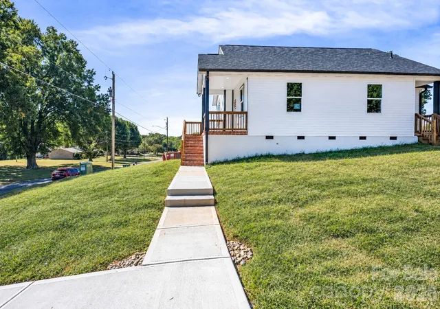 Photo 3 of Single family home for sale at 804 Evergreen Ave, Kannapolis, NC 28081 | MLS# 4432600 | Listing updated on 2026-10-09