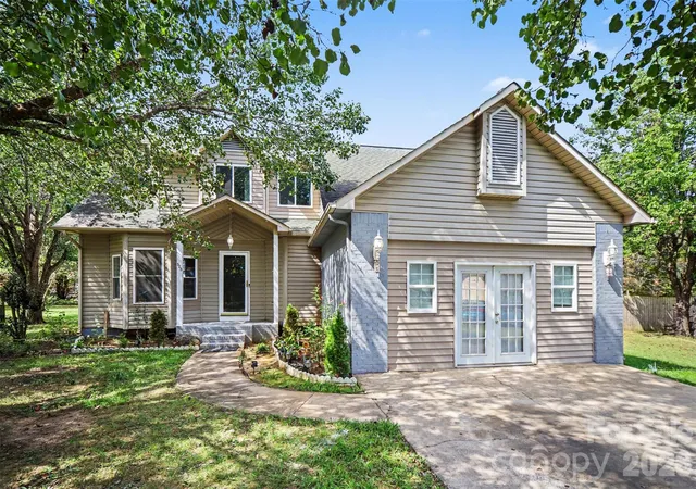 Photo 1 of Single family home for sale at 325 Briarcliff Rd, Grover, NC 28073 | MLS# 4432603 | Listing updated on 2026-10-09