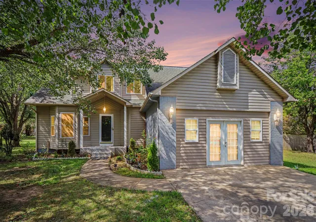 Photo 2 of Single family home for sale at 325 Briarcliff Rd, Grover, NC 28073 | MLS# 4432603 | Listing updated on 2026-10-09