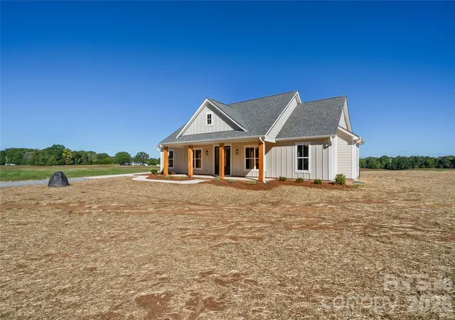 Photo 2 of Single family home for sale at 1218 Mills Harris Rd, Wingate, NC 28174 | MLS# 4432605 | Listing updated on 2026-10-20
