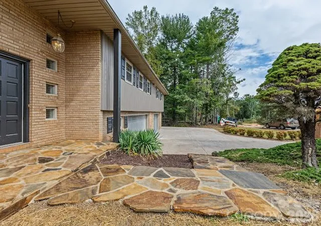 Photo 3 of Single family home for sale at 1824 Chrosaro Pl, Lenoir, NC 28645 | MLS# 4432615 | Listing updated on 2026-10-08