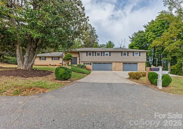 Photo 4 of Single family home for sale at 1824 Chrosaro Pl, Lenoir, NC 28645 | MLS# 4432615 | Listing updated on 2026-10-09
