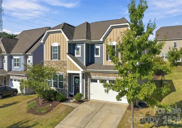 Photo 3 of Single family home for sale at 11709 Maher Ln, Huntersville, NC 28078 | MLS# 4432621 | Listing updated on 2026-10-09