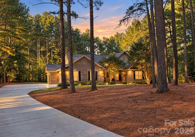 Photo 1 of Single family home for sale at 6978 Pebble Bay Dr, Denver, NC 28037 | MLS# 4432631 | Listing updated on 2026-10-10