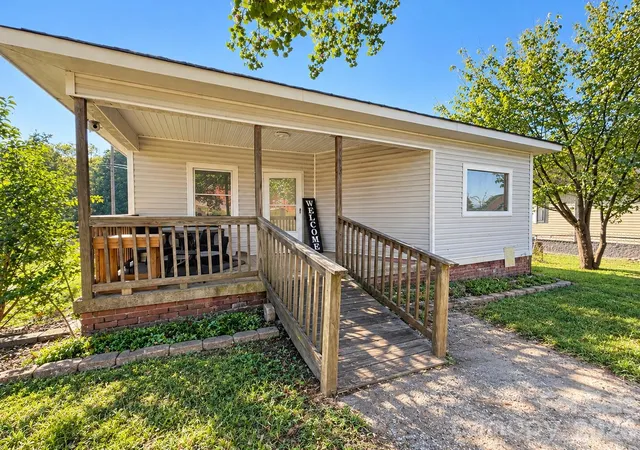 Photo 2 of Single family home for sale at 1727 Spencer Mountain Rd, Gastonia, NC 28054 | MLS# 4432632 | Listing updated on 2026-10-08