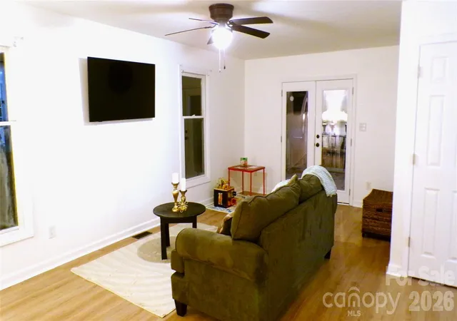 Photo 3 of Single family home for sale at 5504 Ilford St, Charlotte, NC 28215 | MLS# 4432633 | Listing updated on 2026-10-10