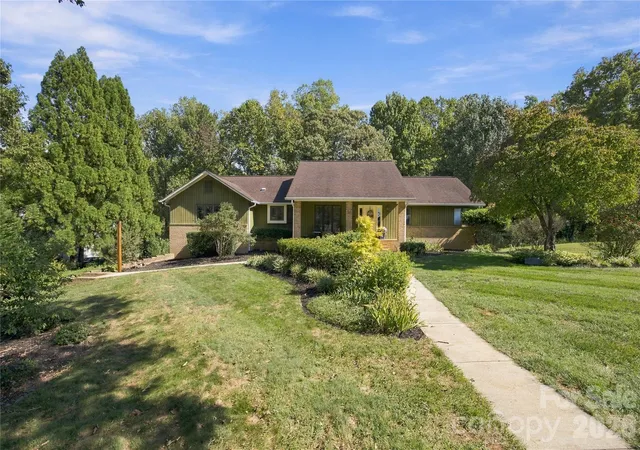 Photo 3 of Single family home for sale at 146 Renaissance Pl, Statesville, NC 28625 | MLS# 4432642 | Listing updated on 2026-10-20