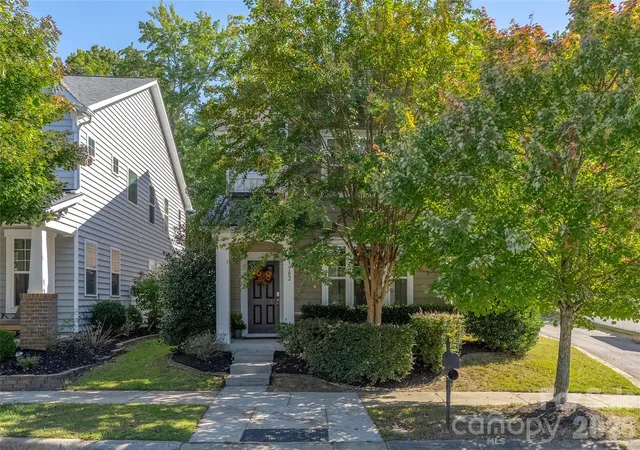 Photo 2 of Single family home for sale at 13102 Heath Grv Dr, Huntersville, NC 28078 | MLS# 4432649 | Listing updated on 2026-10-10