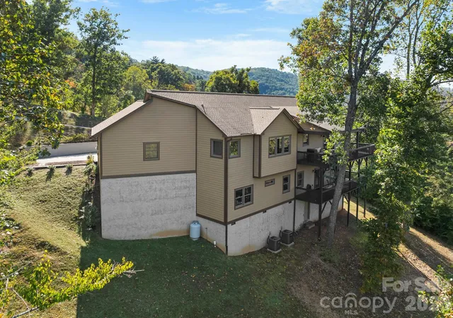 Photo 3 of Single family home for sale at 14 Herron View Ln #14A, Weaverville, NC 28787 | MLS# 4432659 | Listing updated on 2026-10-10
