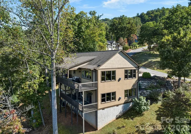 Photo 4 of Single family home for sale at 14 Herron View Ln, Weaverville, NC 28787 | MLS# 4432659 | Listing updated on 2026-10-10