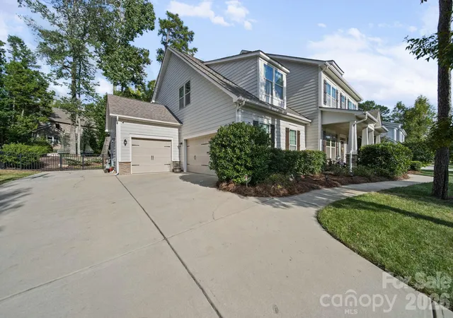 Photo 2 of Single family home for sale at 2028 Donovan Dr, Matthews, NC 28104 | MLS# 4432687 | Listing updated on 2026-10-09