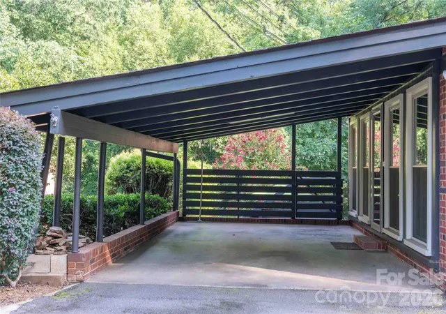 Photo 1 of Single family home for sale at 2216 Shadyview Dr, Charlotte, NC 28210 | MLS# 4432689 | Listing updated on 2026-10-08