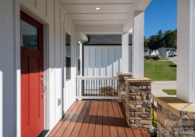 Photo 4 of Single family home for sale at 103 Hayes Ridge Ln, Mills River, NC 28759 | MLS# 4432692 | Listing updated on 2026-10-09