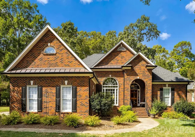 Single family home for sale at 2316 Caernarfon Ln, Matthews, NC 28104 | MLS# 4432697