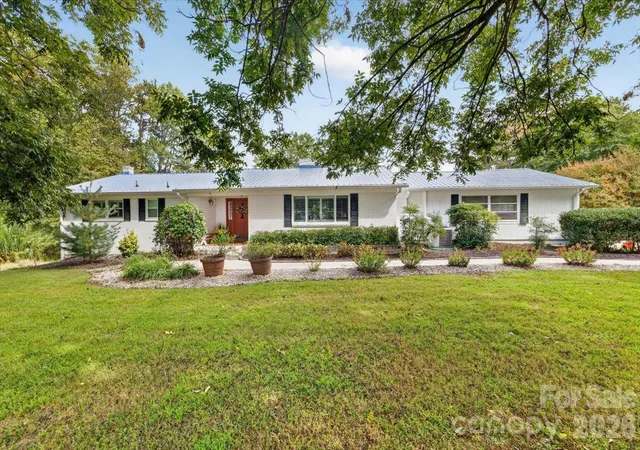 Photo 1 of Single family home for sale at 2086 Old Mountain Rd, Statesville, NC 28625 | MLS# 4432709 | Listing updated on 2026-10-13