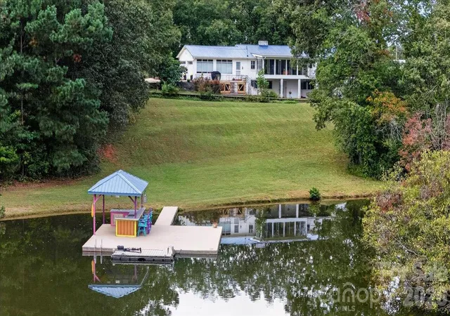 Photo 2 of Single family home for sale at 2086 Old Mountain Rd, Statesville, NC 28625 | MLS# 4432709 | Listing updated on 2026-10-13
