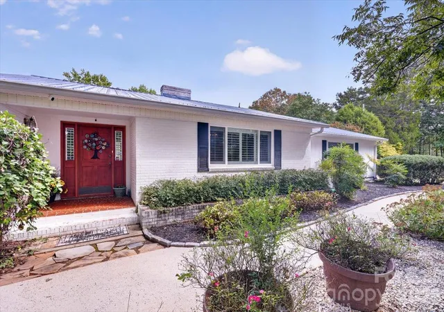 Photo 3 of Single family home for sale at 2086 Old Mountain Rd, Statesville, NC 28625 | MLS# 4432709 | Listing updated on 2026-10-13