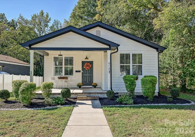 Single family home for sale at 914 Flint St Ext, Rock Hill, SC 29730 | MLS# 4432711