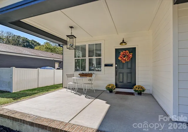 Photo 1 of Single family home for sale at 914 Flint St Ext, Rock Hill, SC 29730 | MLS# 4432711 | Listing updated on 2026-10-09