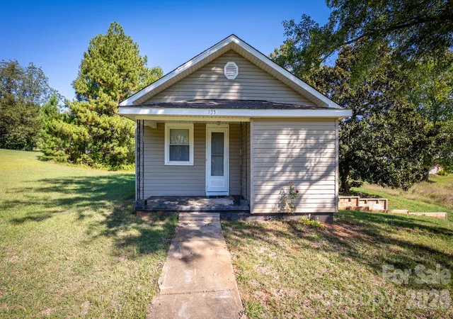 Photo 1 of Single family home for sale at 135 Vinson Rd, Statesville, NC 28677 | MLS# 4432712 | Listing updated on 2026-10-09