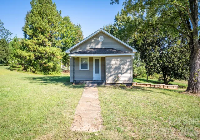 Photo 2 of Single family home for sale at 135 Vinson Rd, Statesville, NC 28677 | MLS# 4432712 | Listing updated on 2026-10-09