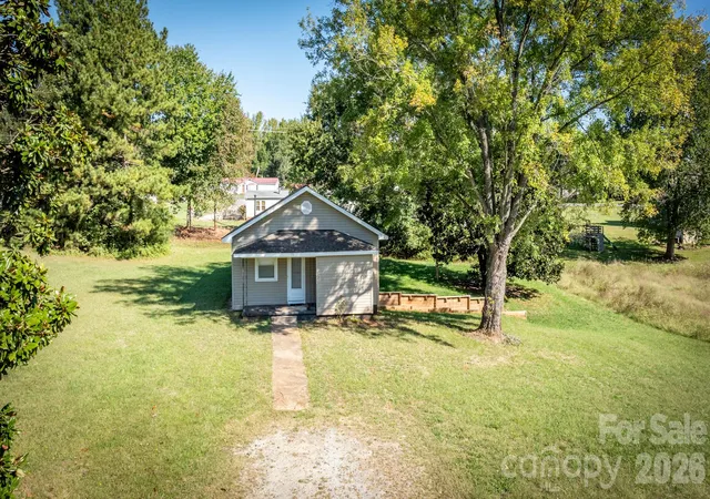 Photo 3 of Single family home for sale at 135 Vinson Rd, Statesville, NC 28677 | MLS# 4432712 | Listing updated on 2026-10-09