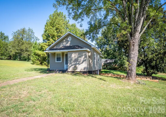 Photo 3 of Single family home for sale at 135 Vinson Rd, Statesville, NC 28677 | MLS# 4432712 | Listing updated on 2026-10-09